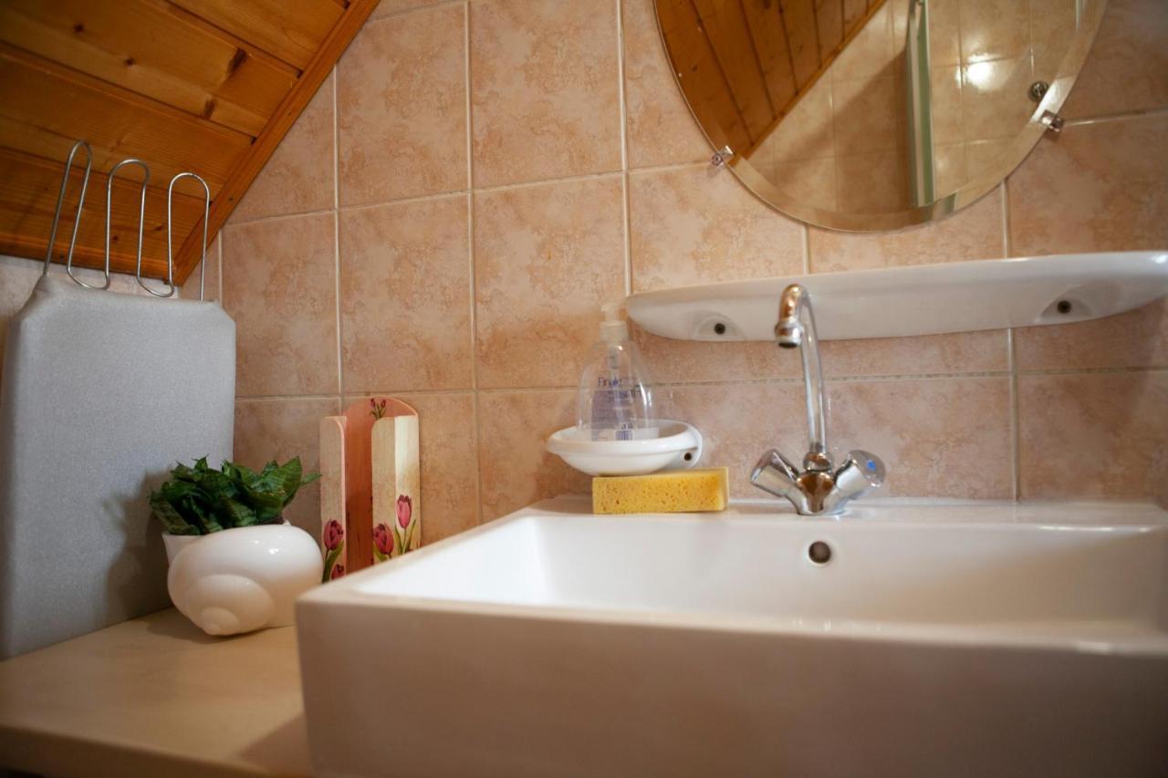 Rozsadomb Apartament *