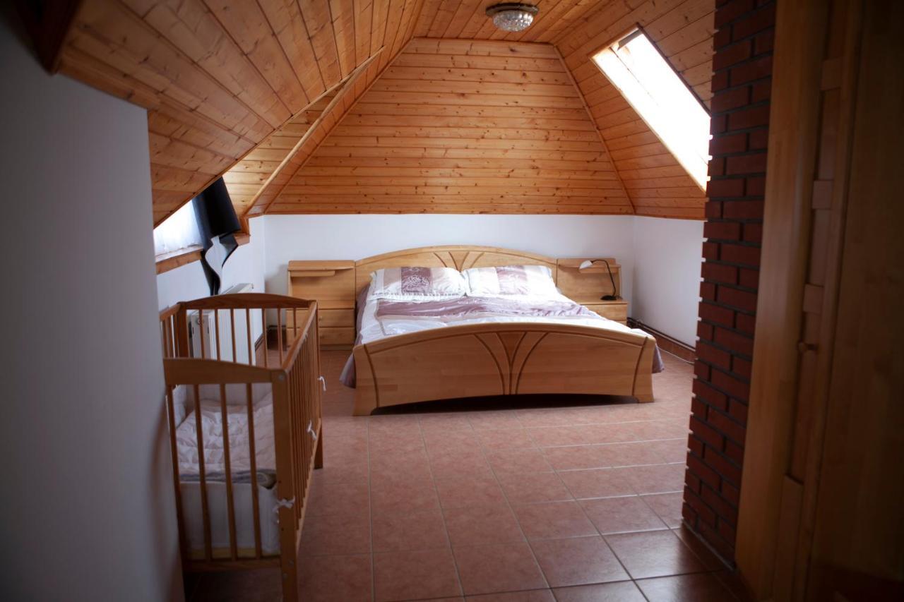 Rozsadomb Apartament *